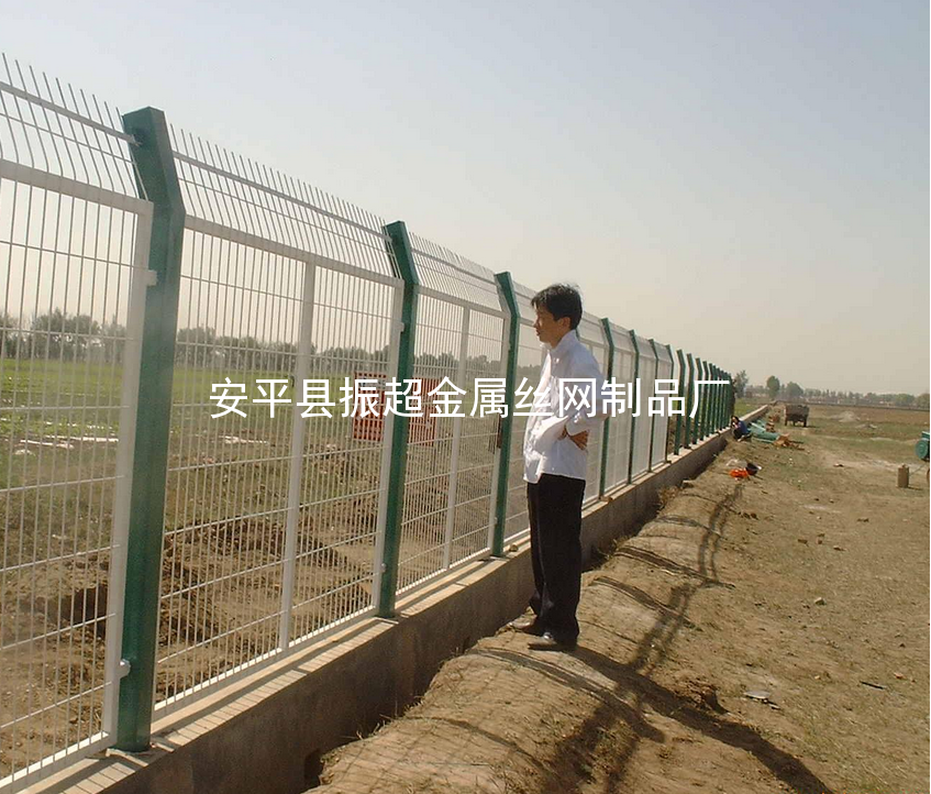 圍欄防護網 鐵絲防護網-http://m.mh1831.com